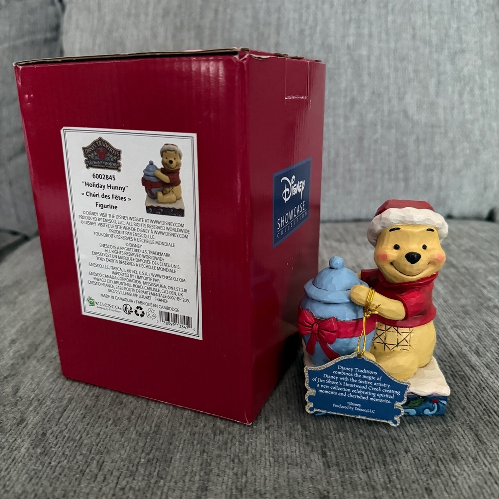Disney Winnie the Pooh Statue Holiday Hunny Showcase Collection Christmas Figure